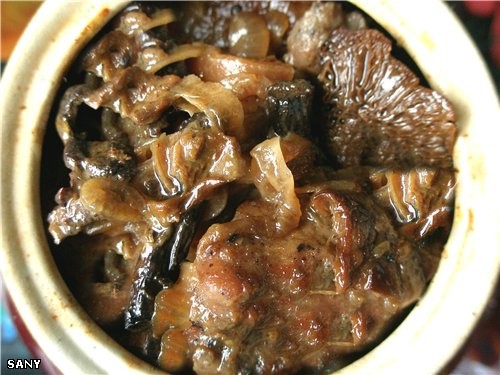 СОУС В ГОРШОЧКЕ 1 кг мяса (брала самую мягкую свинину) 1,5 кг картофеля 1 большая морковка 2 больши... - 2