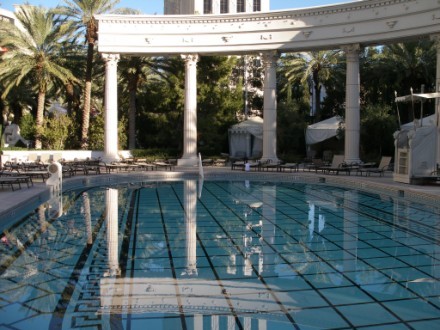 Один из самых красивых отелей в Вегасе, на мой взгляд, безусовно Ceasar palace Он протягивается на... - 5