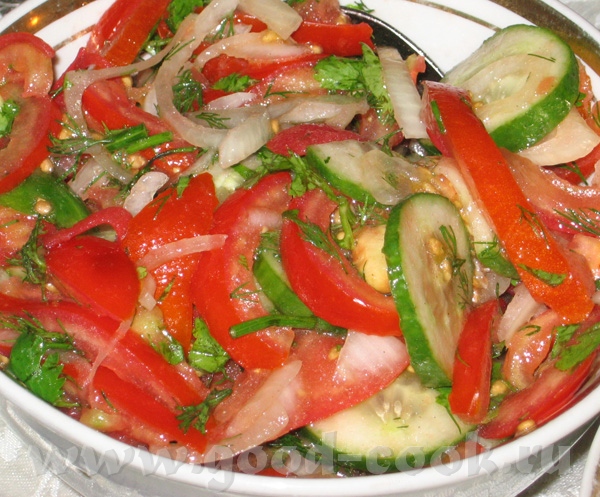 Пятничный ужин: Помидорный салат Салат из красного лука с сельдью Неудачная фотография, но другой н...