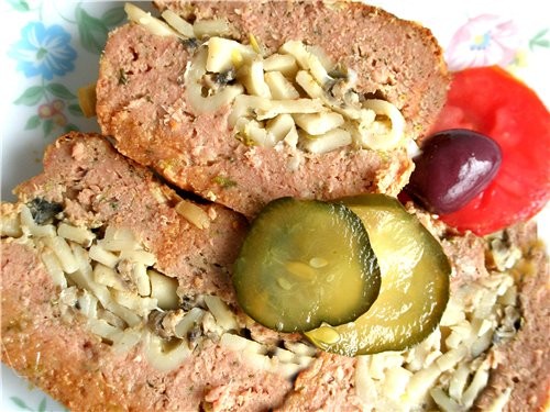 МЯСНОЙ РУЛЕТ С ЛАПШОЙ 100 г домашней лапши или тальяринес 100 г тертого сыра моцарелла 2 ломтика бе...