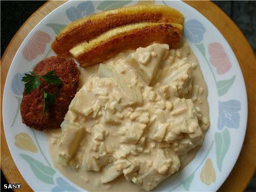 А у меня сегодня на обед КАРТОШЕЧКА ПОД СОУСОМ ИЗ АРАХИСА , КУРИНЫЕ КОТЛЕТКИ И ЖАРЕНЫЕ БАНАНЫ