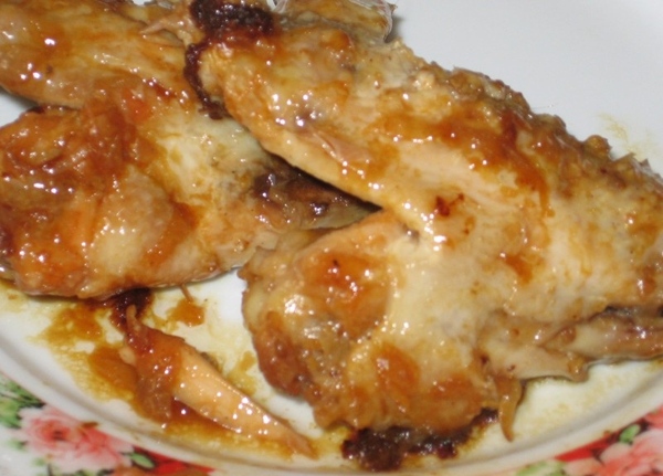 Куриные крылья с луком