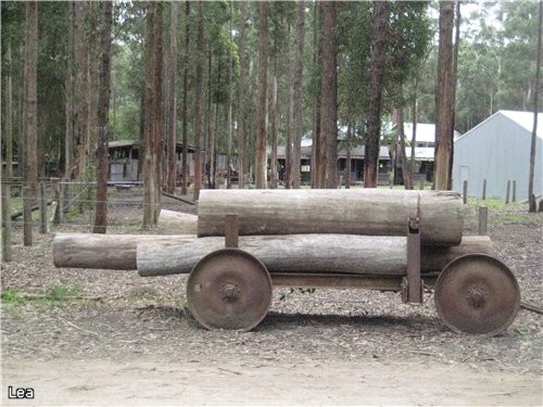 и все, кто заглядывает сюда продолжаю, уже начатую страничку вот так выглядел канцелярский офис - 4