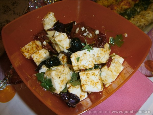 салат с Адыгейским сыром, маслинами и вялеными томатами