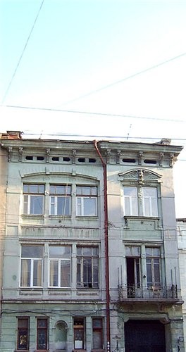 а это - дом с грифонами