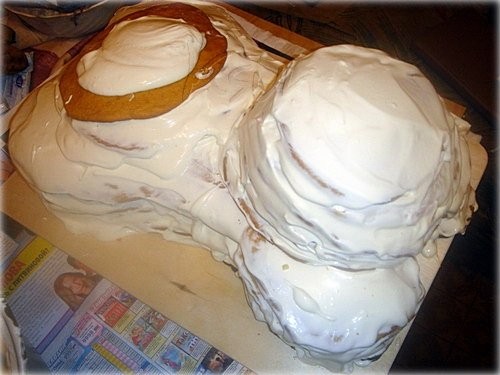 Парочку круглых коржей на попку