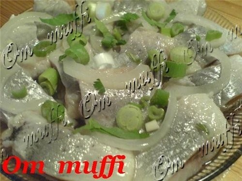 СЕЛЬДЬ МАРИНОВАННАЯ Когда мы покупаем селёдку (уже солёную), то за несколько дней до подачи на стол...