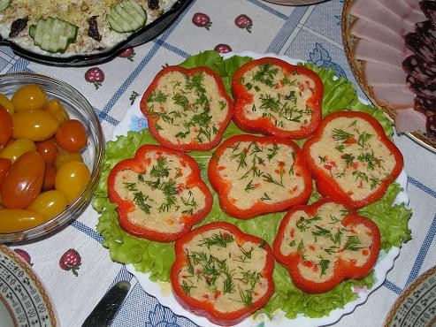 Очень понравилась закуска Перцы, фаршированные сыром Автор: Снежная Рецепт скопировала с сайта ГТ,...