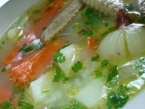 У нас сегодня "куриный день" БУЛЬОН ИЗ ДОМАШНЕЙ КУРИЦЫ РОЖКИ С БАЗИЛИКОМ И СОЕВЫМ СОУСОМ и КУРИНЫЙ...
