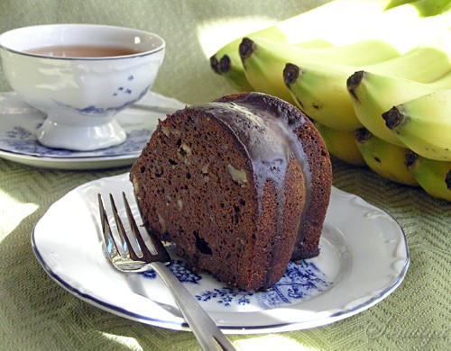 Этот кекс очень шоколадный с мягкими нотками банана и меда