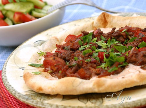 Есть много вариантов мясных пицц: по-арабски они называются Lahm bi Ajin ( рецепт Веры - ), по-армя...