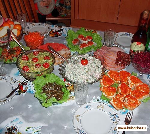 У нас был тазик оливье , салат из авокадо и киви от Иланочки , салат "Осенний вальс" от Lesya , кор...