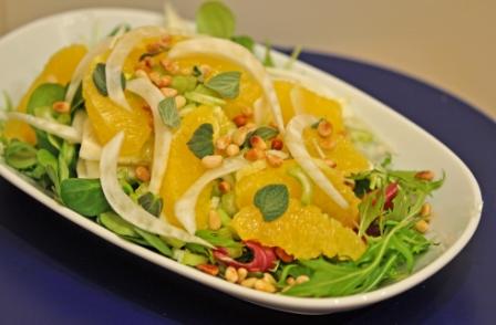 Салат из фенхеля, апельсинов и сельдерея с салатным миксом Салат Мезуна (японская капуста) 100 гр С...