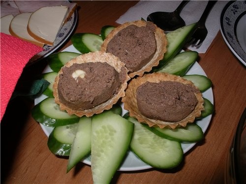 Была и шубка ,и селедочка, и колбасная нарезка, еще готовила печеночеый паштет, тожне по Ирыному ре...