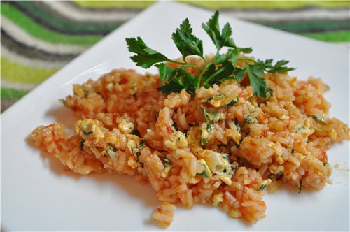 Розовый рис гарнир с укропом, яйцами, зеленым луком от Очень вкусно и просто, всем советую попробов...