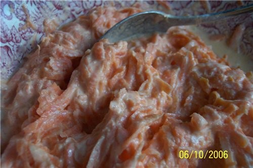 Салатик из моркови Рецепт очень прост: морковь натераем на тёрке, солим, добавляем честнока пропуше...