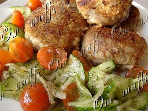 КОТЛЕТКИ ИЗ БАРАНИНЫ С САЛАТОМ И ПОМИДОРАМИ ЧЕРИ КАРТОФЕЛЬ ТУШЁНЫЙ С ГОВЯДИНОЙ И КРАСНЫМ ЛОБИ