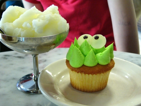 Следующим по плану у нас было кафе с названием Citizen Cake, 399 Grove St - 3