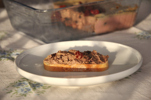 Паштет из куриной печени с сушёными ягодами