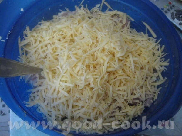 Добавляем измельченный (1 головка большая) чеснок, перец, соль по вкусу - 3