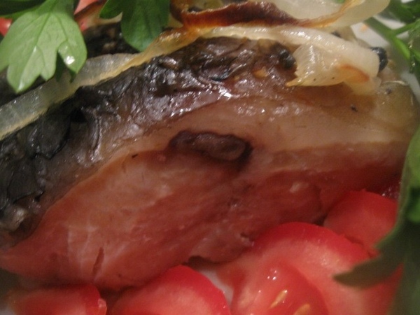 КАРП , ЗАПЕЧЕНЫЙ С ЛУКОМ, В МАРИНАДЕ Простейший, но очень вкусный способ приготовления рыбы