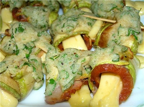 Вот очень вкусный вариант рулетиков из кабачков