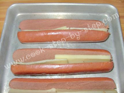 Сосиски с сыром, для деток Сыр 30-50 гр сосиски 4 шт Нарезать сыр полосками - 4