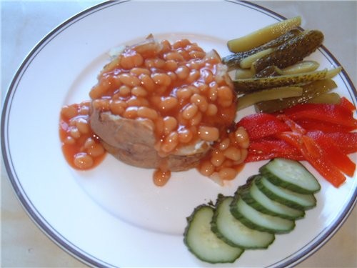 А ето мой ужин JACKET POTATO С ФАСОЛьЮ В ТОМАТНОМ СОУСЕ