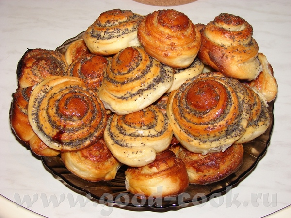 Плюшки кокосово-маковые от Гуленьки Я добралась наконец до вот этих плюшек Изменений в тесто особо...