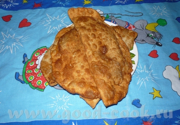 Девочки угощайтесь моими чебуреками