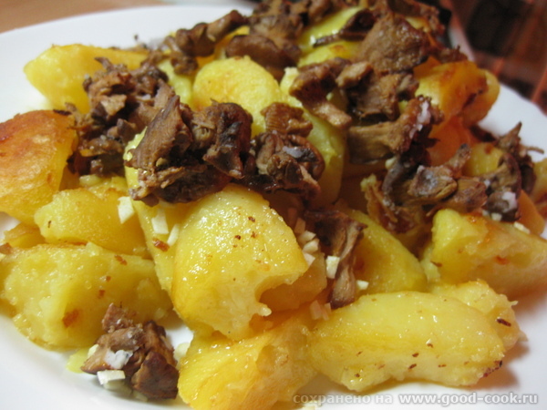 Жареный картофель с лисичками