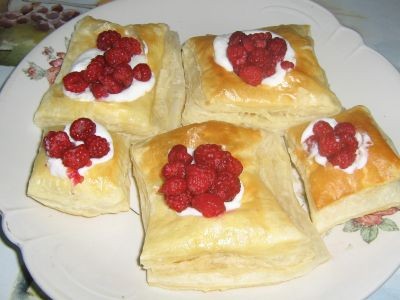 Ольчик , прости , забыла Вот А это я делала слойку ,малина , сливки - 3