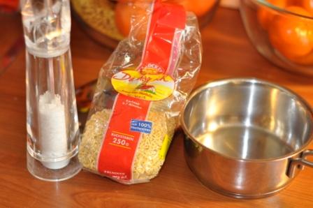 А я вам вкусняшку такую принесла, пальчики оближешь
