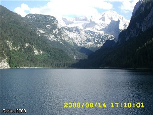 эти горы называются Dachstein, а озеро Gosausee