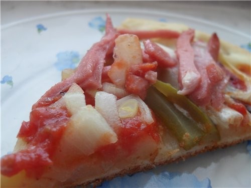 А также Пицца с сосисками, солеными огурчиками