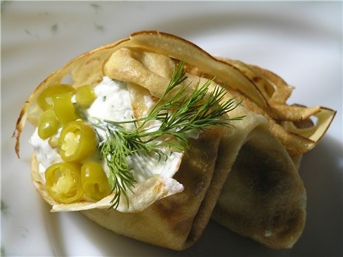 Блинчики с фетой и маринованными пепперони