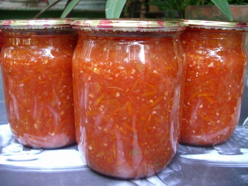 АДЖИКА ИЗ ТОМАТОВ 3 кг томатов 1 кг болгарского перца 1 кг моркови 1 кг яблок 1-2 стручка острого п...