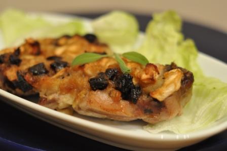 Свинина с яблоками, черносливом и шалфеем