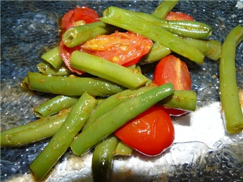 Сегодня делала стручковую фасоль и она такая вкусная получилась, что решила и с вами поделиться