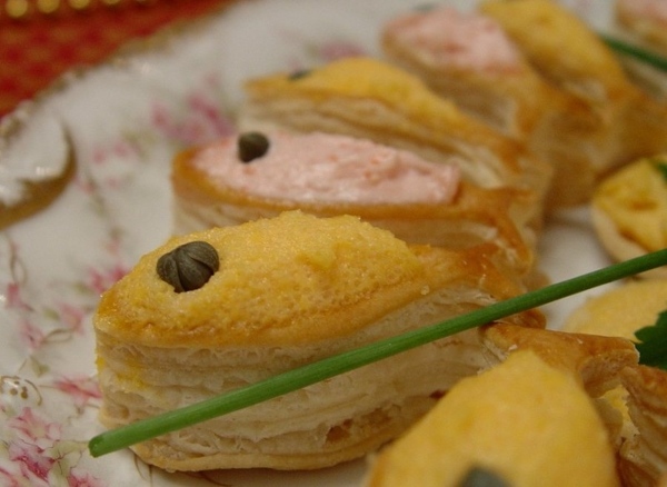 Канапешки с Тарамасалатом и копчёной икрой