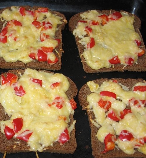 А так вкусно мы позавтракали в прошлую субботу: Запеченые тосты с паприкой от Маня Очень вкусно, бы... - 2