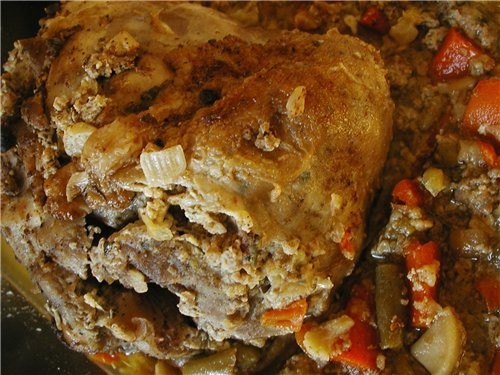была у меня индюшачья нога, запекла её в мульте сняла шкуру, аккуратно срезала мясо с костей, начин... - 2