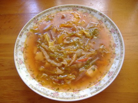 Пролетна супа капуста-нашинковать лук-порей мелко порезать чеснок-выдавить через чесночницу морковь...
