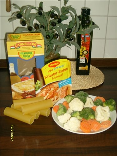 Фарш Каннелони сливки морковку лук, соль, перец Броколи и цветная капуста (если нет можно грибы) Сы...