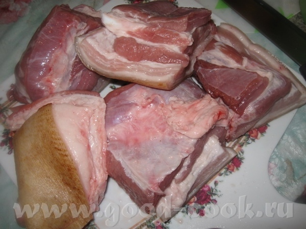 СОЛЕНЫЙ ПОДЧЕРЁВОК С ЧЕСНОКОМ И ПЕРЦЕМ Довольно распространенный и вкусный способ соления сала, а т... - 4