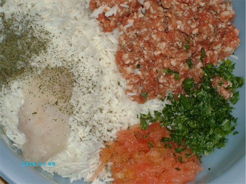 Пока капуста остывает, мы приготовим фарш