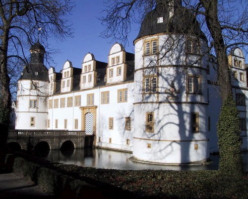         ,     "Schloss - Neuhaus" -...