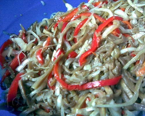 Хочу поделится очень вкусным салатом из баклажан