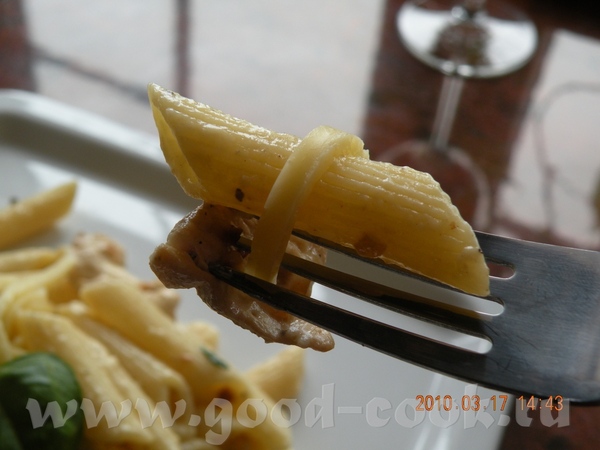 ПЕННЕ С КУРИЦЕЙ В СЛИВОЧНОМ СОУСЕ Грудинку курицы режим на мелкие кусочки, лук тоже режим на мелкие... - 3
