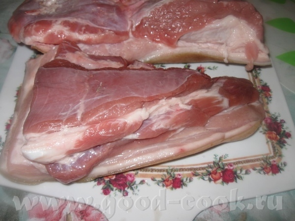 СОЛЕНЫЙ ПОДЧЕРЁВОК С ЧЕСНОКОМ И ПЕРЦЕМ Довольно распространенный и вкусный способ соления сала, а т... - 2